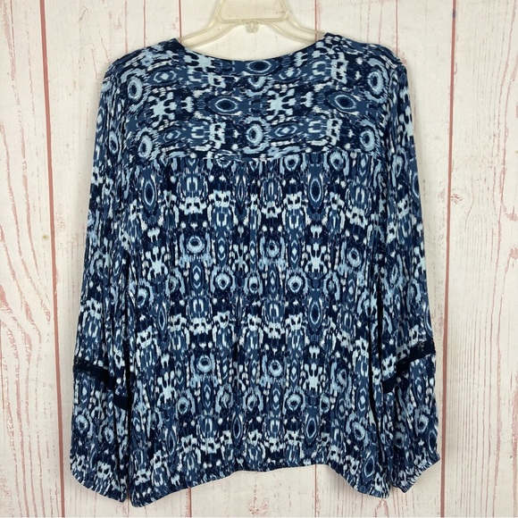 Lane Bryant Size 26 28 Blue Ikat Long Sleeve V Neck Top Lace Detail Gathered Hem - Picture 7 of 9